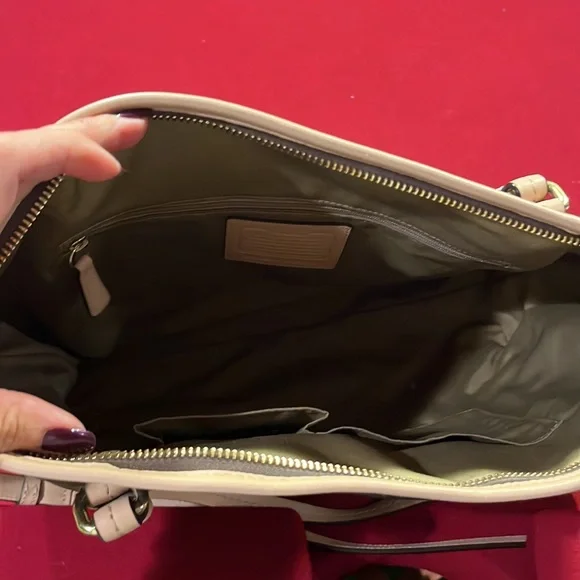 New coach bag - Picture 3 of 3